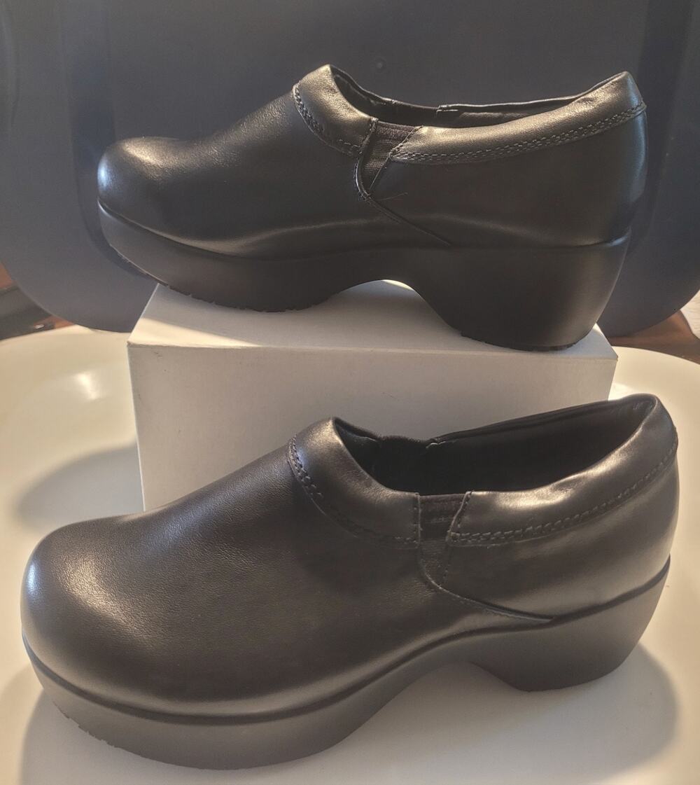 SR Max Geneva, Women's 9 Clog Style Slip Resistant Soft Toe Work Shoe